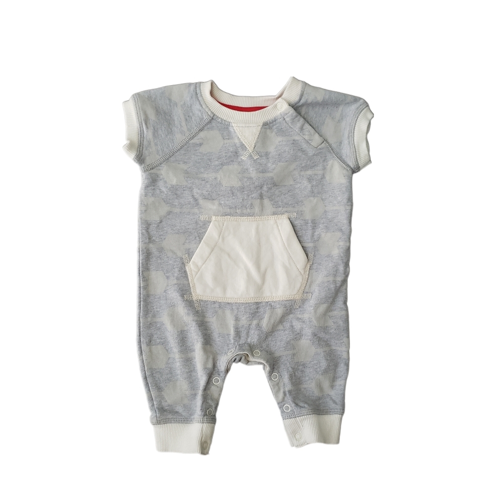 Hanna Andersson 3-6 Months Baby Arrow Print B Raglan Pocket Romper